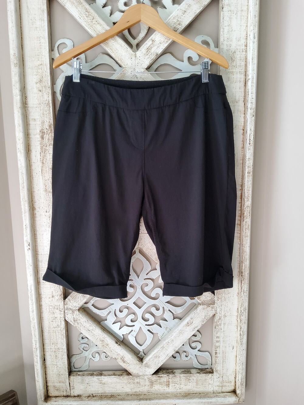Soft Surroundings Super Stretch Bermuda Shorts Pull On Black Knee Length Small